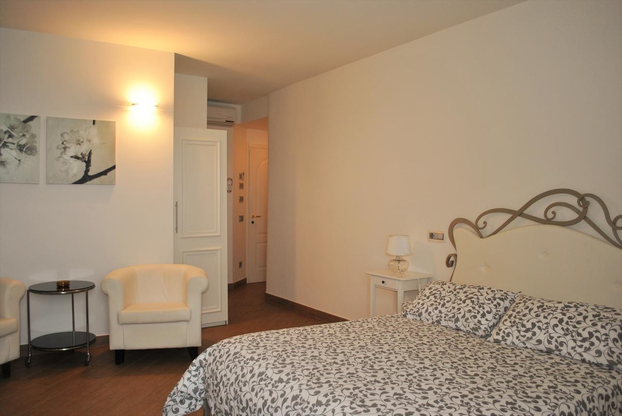 Hotel Residence Baiadelsole Laigueglia Exteriör bild
